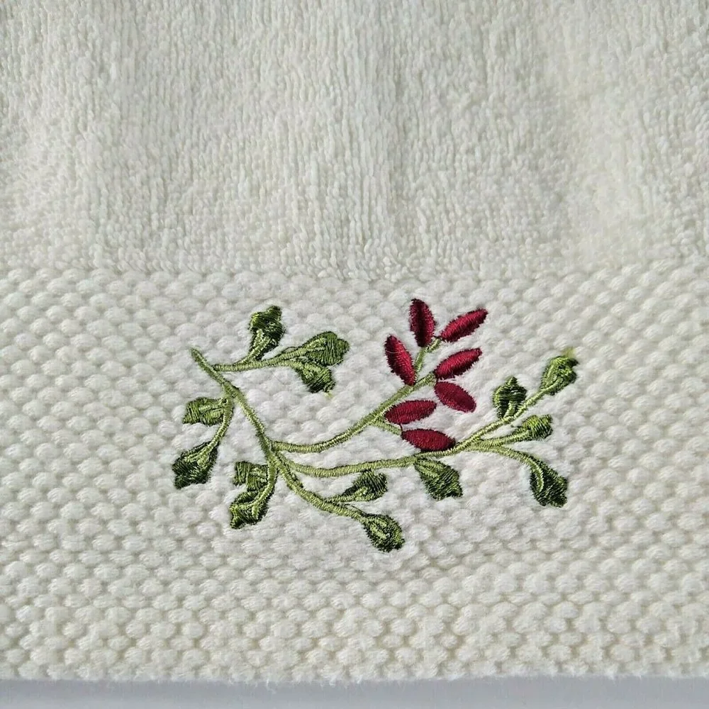 Vintage Embroidered Bath Cloths Towels Woven Sophia White Flowers Y2K Set of 2